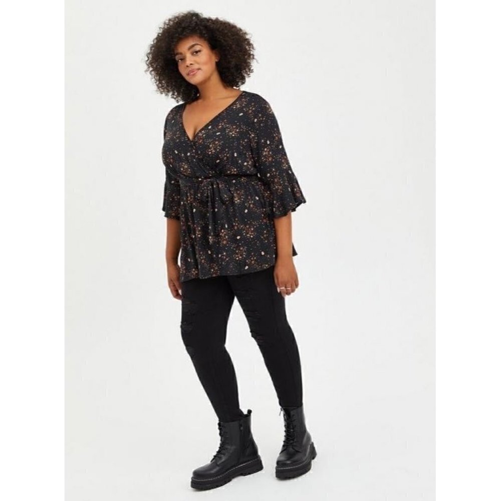 NWT Torrid Babydoll Challis Surplice Tie-Front Top 1X